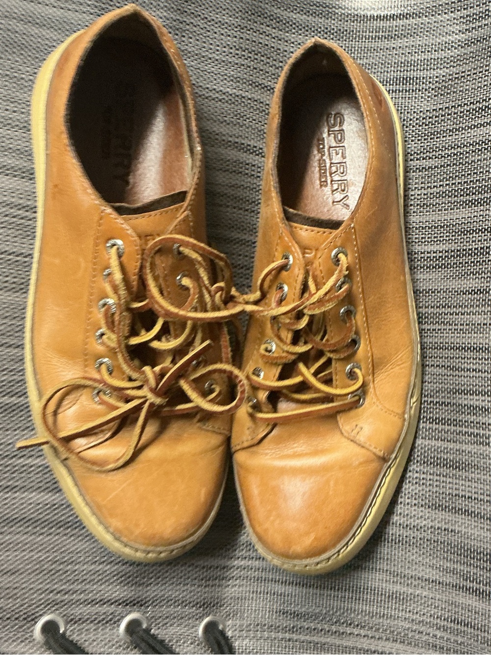 Sperry Men’s Tan Leather Boat Shoes with Lace-Up Design